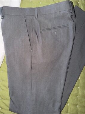 Haggar Men's Straight Fit Light Gray Dress Pants